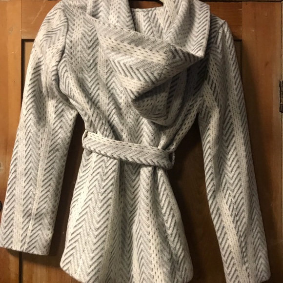 Hooded and Cropped White Belted Winter Jacket - Picture 2 of 3